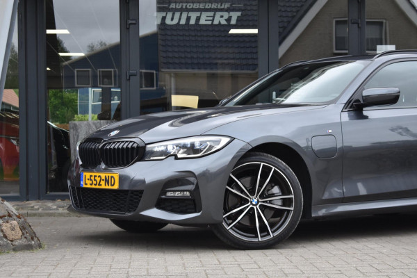 BMW 3 Serie Touring 320e M-SPORT | SHADOW-LINE | EL. WEGKL. TREKHAAK | HEAD-UP DISPLAY | APPLE CARPLAY | ANDROID AUTO | LEDER
