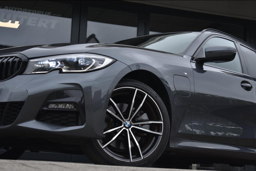 BMW 3 Serie Touring 320e M-SPORT | SHADOW-LINE | EL. WEGKL. TREKHAAK | HEAD-UP DISPLAY | APPLE CARPLAY | ANDROID AUTO | LEDER