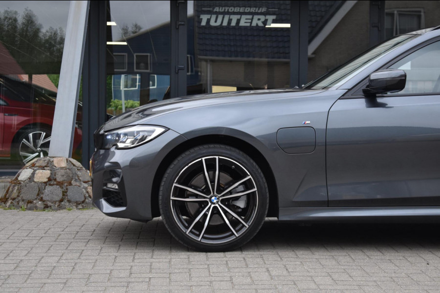 BMW 3 Serie Touring 320e M-SPORT | SHADOW-LINE | EL. WEGKL. TREKHAAK | HEAD-UP DISPLAY | APPLE CARPLAY | ANDROID AUTO | LEDER