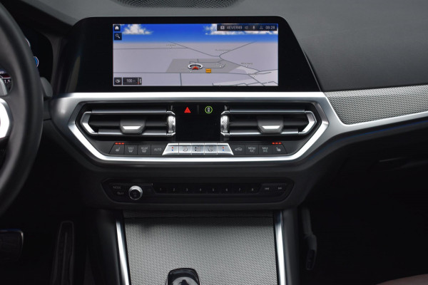 BMW 3 Serie Touring 320e M-SPORT | SHADOW-LINE | EL. WEGKL. TREKHAAK | HEAD-UP DISPLAY | APPLE CARPLAY | ANDROID AUTO | LEDER