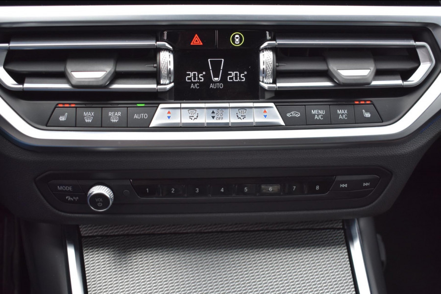 BMW 3 Serie Touring 320e M-SPORT | SHADOW-LINE | EL. WEGKL. TREKHAAK | HEAD-UP DISPLAY | APPLE CARPLAY | ANDROID AUTO | LEDER