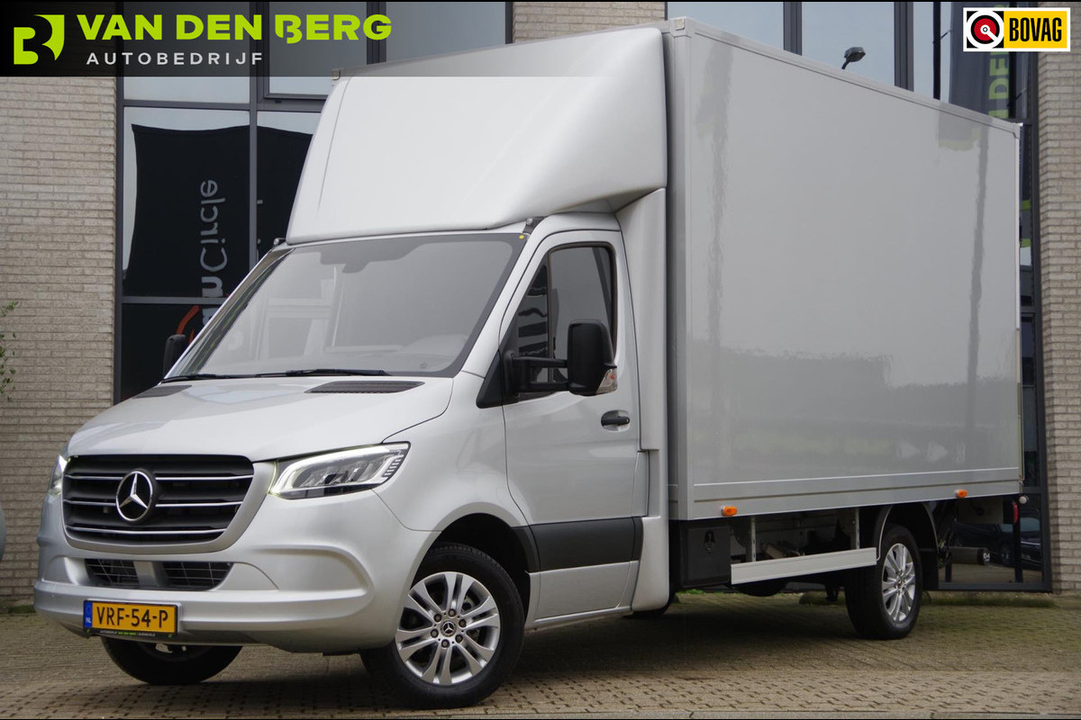 Mercedes-Benz Sprinter 319 3.0 CDI V6 AUT. BAKWAGEN/LAADKLEP/ZIJDEUR, LED, CRUISE, CLIMA, DAB, NAVI BY APPLE CARPLAY, MEUBELBAK Mercedes-Benz Sprinter 319 3.0 CDI V6 AUT. BAKWAGEN/LAADKLEP/ZIJDEUR, LED, CRUISE, CLIMA, DAB, NAVI BY APPLE CARPLAY, MEUBELBAK