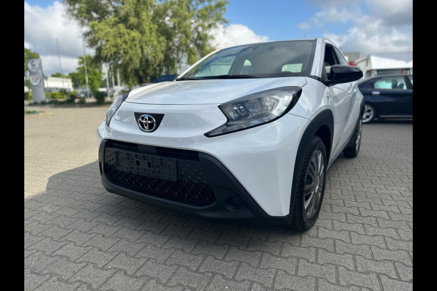 Toyota Aygo X 1.0 VVT-i S-CVT Play