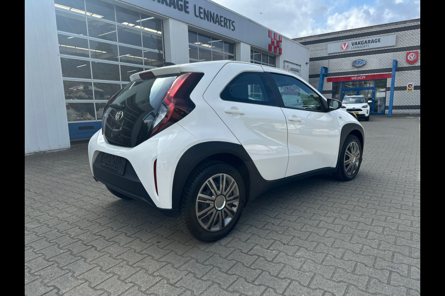 Toyota Aygo X 1.0 VVT-i S-CVT Play