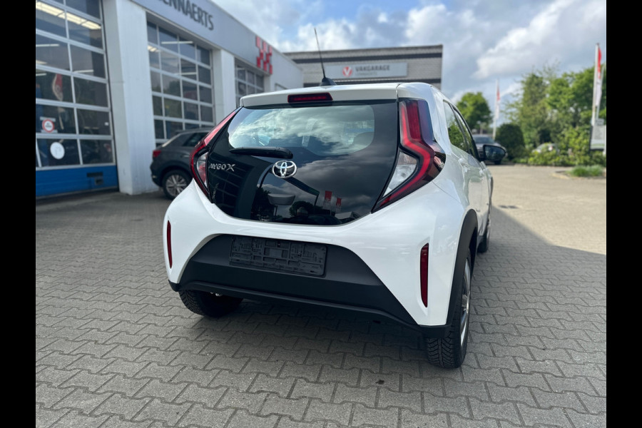 Toyota Aygo X 1.0 VVT-i S-CVT Play