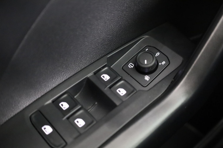 Volkswagen T-Cross 1.0 TSI Life Edition 95 pk | Verlengde garantie | Navigatie via App | Parkeersensoren | Achteruitrijcamera | Adaptieve cruise control | Stoelverwarming |