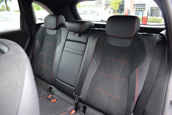 Mercedes-Benz B-Klasse 180 Business Solution AMG | Apple CarPlay | Virtual | Stoelverw. | Night-pakket