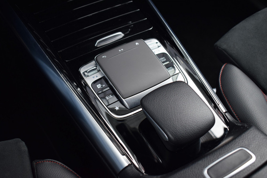 Mercedes-Benz B-Klasse 180 Business Solution AMG | Apple CarPlay | Virtual | Stoelverw. | Night-pakket