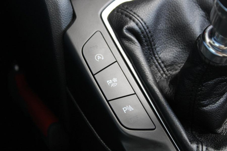 Ford FOCUS Wagon 1.0 EcoBoost Hybrid Titanium Style | Winter Pack | Camera | Navigatie | Cruise control | Privacy glass | NIEUW MODEL