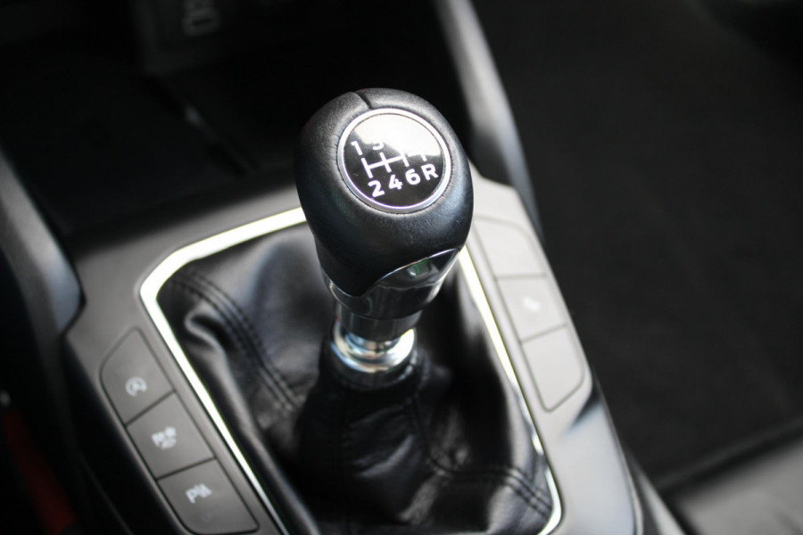 Ford FOCUS Wagon 1.0 EcoBoost Hybrid Titanium Style | Winter Pack | Camera | Navigatie | Cruise control | Privacy glass | NIEUW MODEL