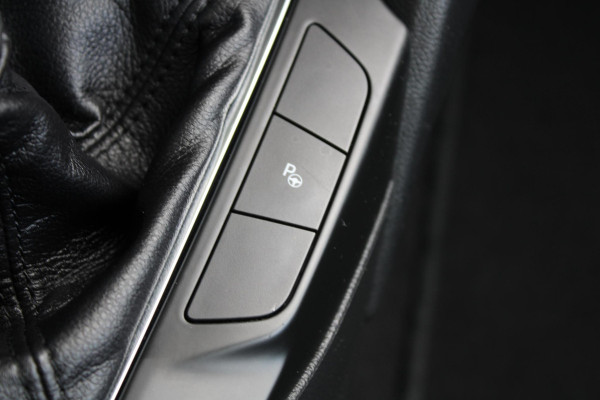 Ford FOCUS Wagon 1.0 EcoBoost Hybrid Titanium Style | Winter Pack | Camera | Navigatie | Cruise control | Privacy glass | NIEUW MODEL