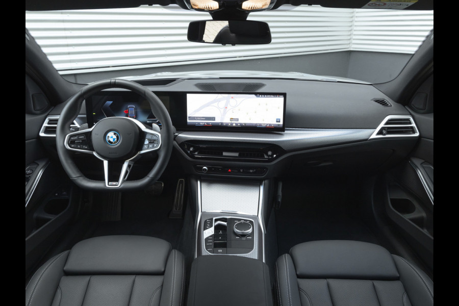 BMW 3 Serie Touring 330e M-Sport Pro - LCI 2 - Grote Range - Trekhaak - Head-up - Hifi