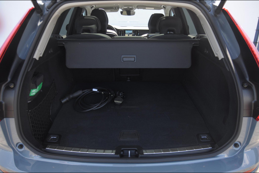 Volvo XC60 T8 455PK Automaat AWD Plus Dark 360 camera / Harman kardon audio / elektrisch bedienbare voorstoelen / Memory seats / stoelverwarming voor en achter/ stuurverwarming / BLIS /