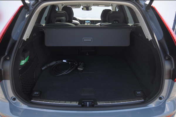 Volvo XC60 T8 455PK Automaat AWD Plus Dark 360 camera / Harman kardon audio / elektrisch bedienbare voorstoelen / Memory seats / stoelverwarming voor en achter/ stuurverwarming / BLIS /