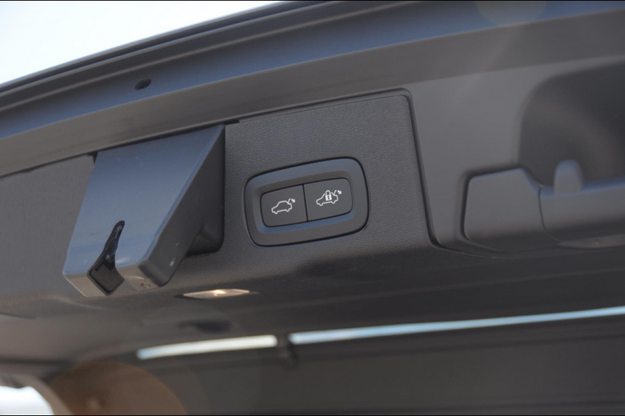 Volvo XC60 T8 455PK Automaat AWD Plus Dark 360 camera / Harman kardon audio / elektrisch bedienbare voorstoelen / Memory seats / stoelverwarming voor en achter/ stuurverwarming / BLIS /