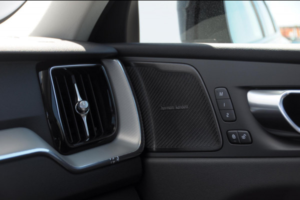 Volvo XC60 T8 455PK Automaat AWD Plus Dark 360 camera / Harman kardon audio / elektrisch bedienbare voorstoelen / Memory seats / stoelverwarming voor en achter/ stuurverwarming / BLIS /
