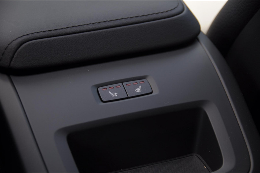 Volvo XC60 T8 455PK Automaat AWD Plus Dark 360 camera / Harman kardon audio / elektrisch bedienbare voorstoelen / Memory seats / stoelverwarming voor en achter/ stuurverwarming / BLIS /