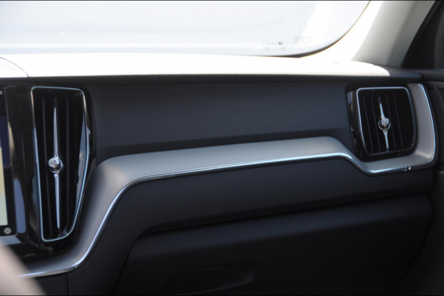Volvo XC60 T8 455PK Automaat AWD Plus Dark 360 camera / Harman kardon audio / elektrisch bedienbare voorstoelen / Memory seats / stoelverwarming voor en achter/ stuurverwarming / BLIS /