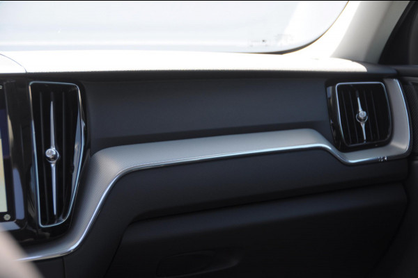 Volvo XC60 T8 455PK Automaat AWD Plus Dark 360 camera / Harman kardon audio / elektrisch bedienbare voorstoelen / Memory seats / stoelverwarming voor en achter/ stuurverwarming / BLIS /