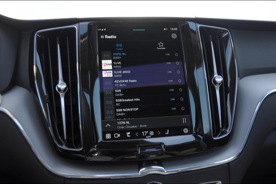 Volvo XC60 T8 455PK Automaat AWD Plus Dark 360 camera / Harman kardon audio / elektrisch bedienbare voorstoelen / Memory seats / stoelverwarming voor en achter/ stuurverwarming / BLIS /