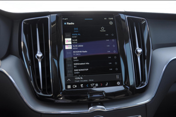 Volvo XC60 T8 455PK Automaat AWD Plus Dark 360 camera / Harman kardon audio / elektrisch bedienbare voorstoelen / Memory seats / stoelverwarming voor en achter/ stuurverwarming / BLIS /