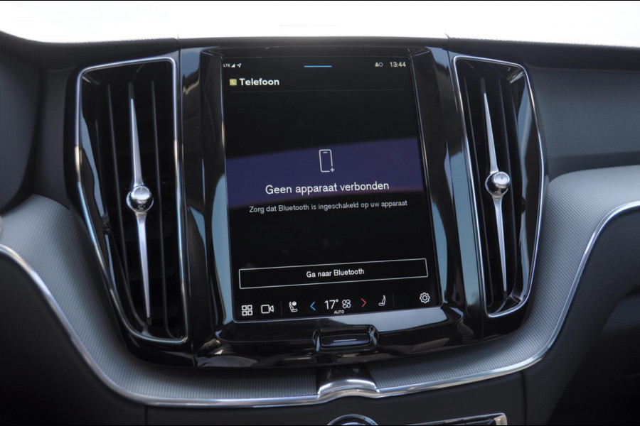 Volvo XC60 T8 455PK Automaat AWD Plus Dark 360 camera / Harman kardon audio / elektrisch bedienbare voorstoelen / Memory seats / stoelverwarming voor en achter/ stuurverwarming / BLIS /