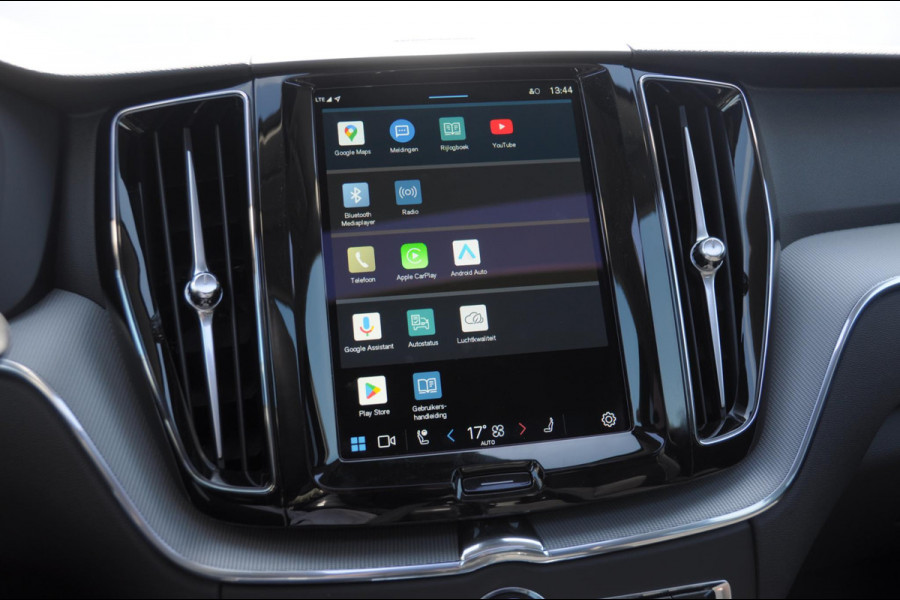 Volvo XC60 T8 455PK Automaat AWD Plus Dark 360 camera / Harman kardon audio / elektrisch bedienbare voorstoelen / Memory seats / stoelverwarming voor en achter/ stuurverwarming / BLIS /