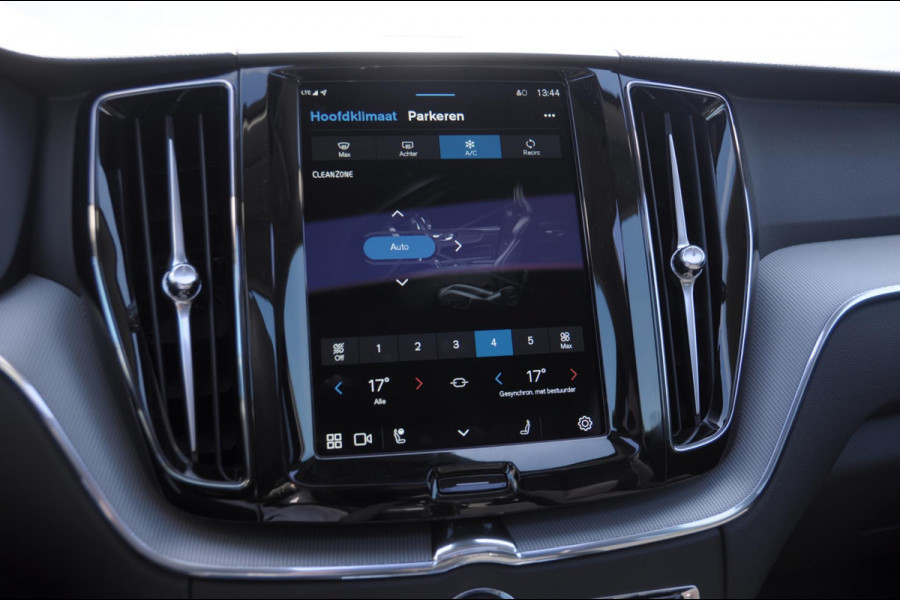 Volvo XC60 T8 455PK Automaat AWD Plus Dark 360 camera / Harman kardon audio / elektrisch bedienbare voorstoelen / Memory seats / stoelverwarming voor en achter/ stuurverwarming / BLIS /