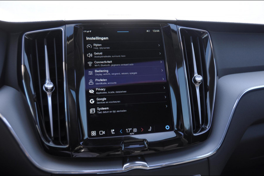 Volvo XC60 T8 455PK Automaat AWD Plus Dark 360 camera / Harman kardon audio / elektrisch bedienbare voorstoelen / Memory seats / stoelverwarming voor en achter/ stuurverwarming / BLIS /