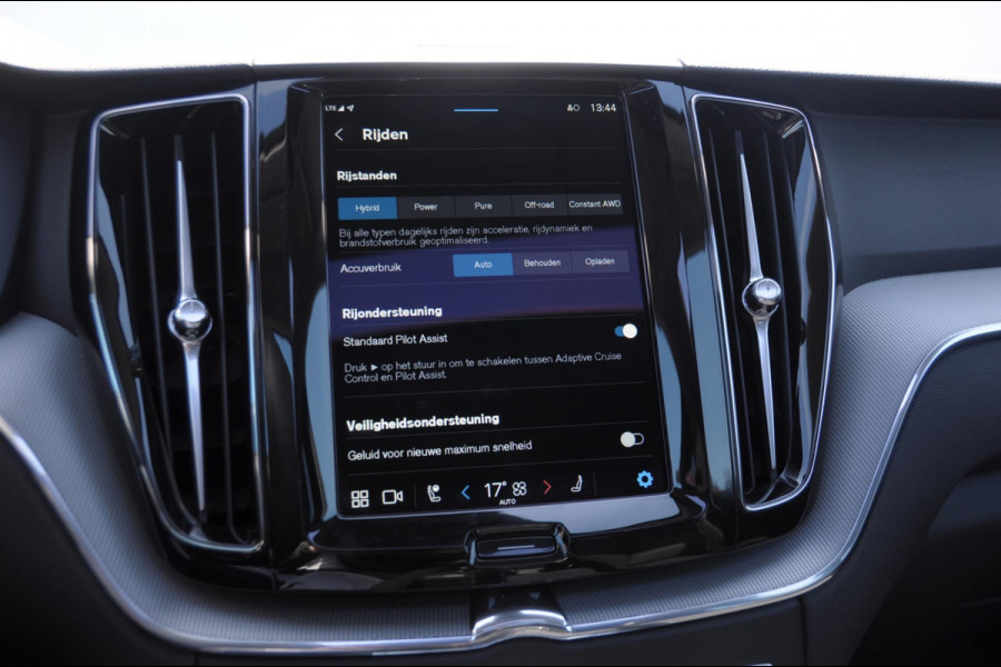 Volvo XC60 T8 455PK Automaat AWD Plus Dark 360 camera / Harman kardon audio / elektrisch bedienbare voorstoelen / Memory seats / stoelverwarming voor en achter/ stuurverwarming / BLIS /
