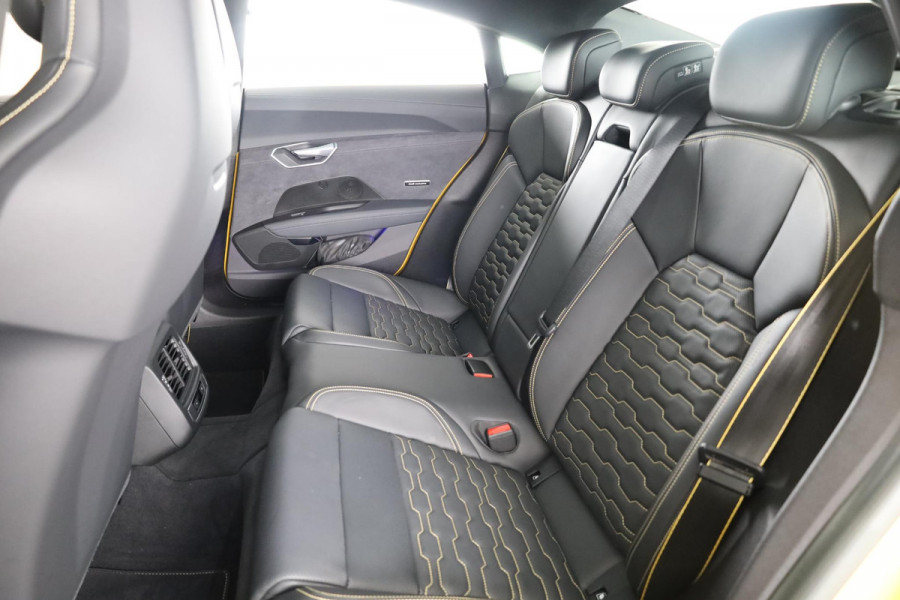 Audi e-tron GT RS 93 kWh 600pk | Matrix Laser Led | Optiekpakket Carbon | Stoelventilage/massage | Vierwielbesturing