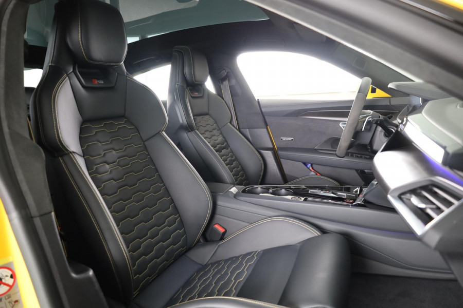 Audi e-tron GT RS 93 kWh 600pk | Matrix Laser Led | Optiekpakket Carbon | Stoelventilage/massage | Vierwielbesturing