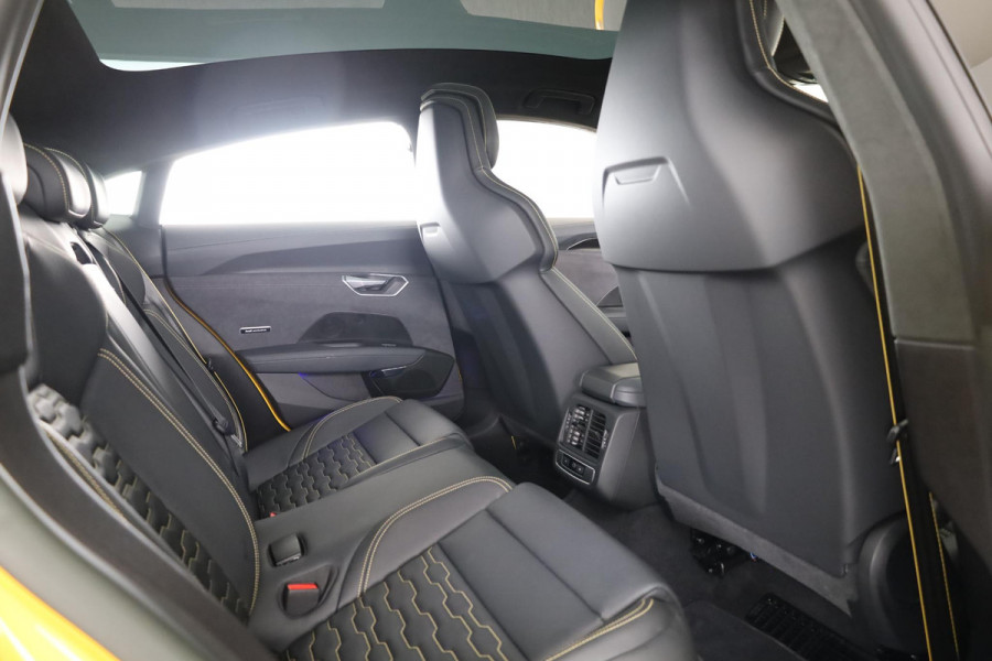 Audi e-tron GT RS 93 kWh 600pk | Matrix Laser Led | Optiekpakket Carbon | Stoelventilage/massage | Vierwielbesturing