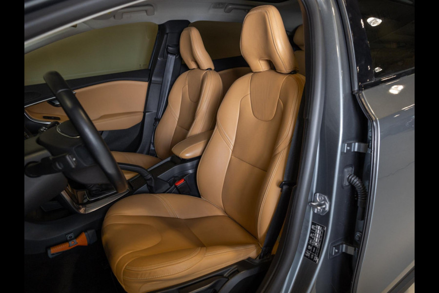 Volvo V40 Cross Country 1.5 T3 Polar+ Luxury / 152pk / Panorama dak / Leder / Achteruitrij camera /