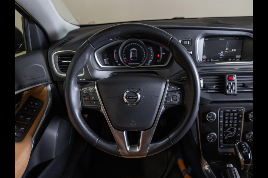 Volvo V40 Cross Country 1.5 T3 Polar+ Luxury / 152pk / Panorama dak / Leder / Achteruitrij camera /