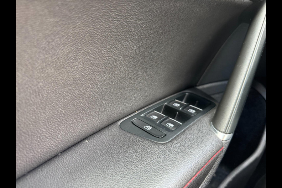 Volkswagen Golf 2.0 TSI GTI Performance Panorama 245 PK Led Virtual