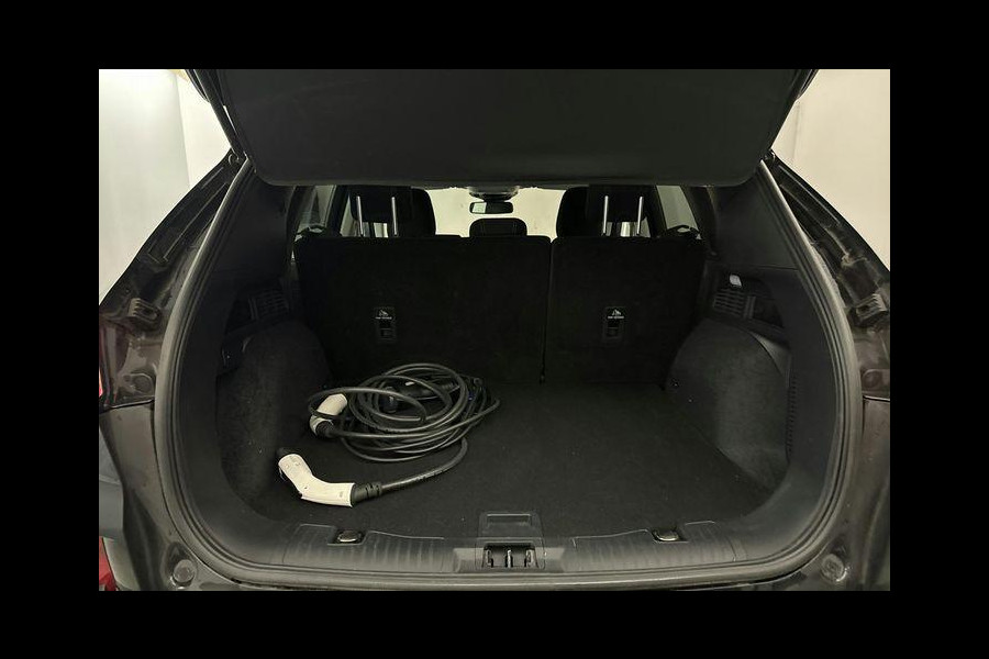 Ford Kuga 2.5 PHEV Titanium 225pk | Winterpack | 18 inch Licht metalen Velgen | Privacy Glass | SYNC 3 Navigatie