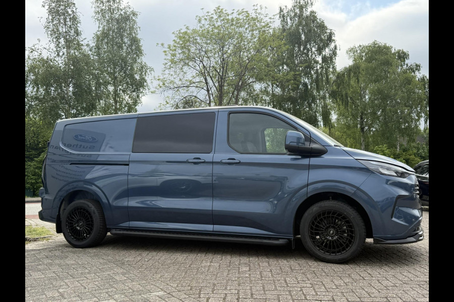 Ford Transit Custom 300 2.0 TDCI L2H1 Limited DC | SCI | 136pk | Dubbele Cabine | Chrome Blue | Trekhaak | Dubbele Schuifdeur | Bijrijdersstoel | Sidesteps | Bumperpakket | Zwarte velgen  | Stoelverwarming | Camera