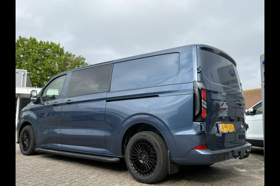 Ford Transit Custom 300 2.0 TDCI L2H1 Limited DC | SCI | 136pk | Dubbele Cabine | Chrome Blue | Trekhaak | Dubbele Schuifdeur | Bijrijdersstoel | Sidesteps | Bumperpakket | Zwarte velgen  | Stoelverwarming | Camera