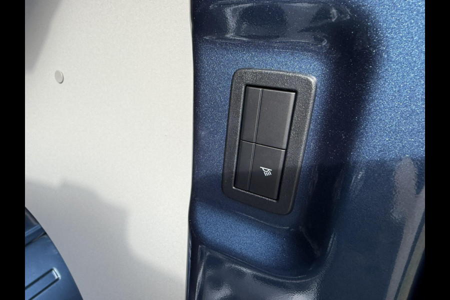 Ford Transit Custom 300 2.0 TDCI L2H1 Limited DC | SCI | 136pk | Dubbele Cabine | Chrome Blue | Trekhaak | Dubbele Schuifdeur | Bijrijdersstoel | Sidesteps | Bumperpakket | Zwarte velgen  | Stoelverwarming | Camera