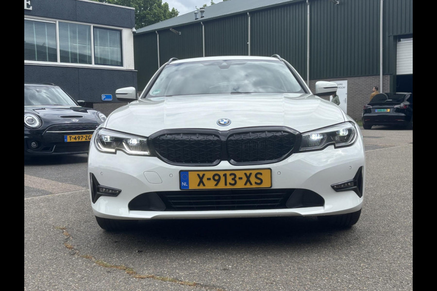 BMW 3 Serie Touring 330e High Executive TREKHAAK AFNEEMBAAR | LASERLIGHT | HEAD UP