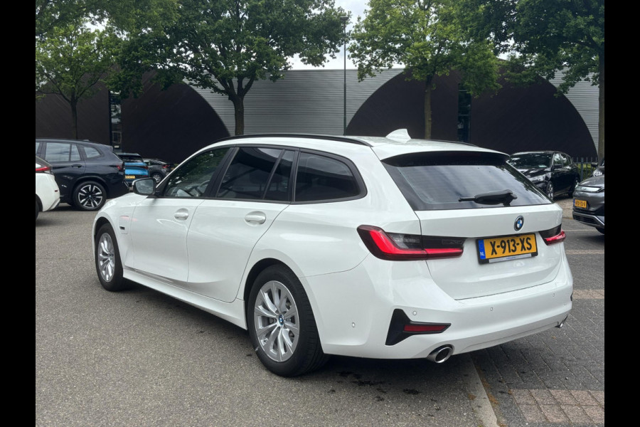 BMW 3 Serie Touring 330e High Executive TREKHAAK AFNEEMBAAR | LASERLIGHT | HEAD UP