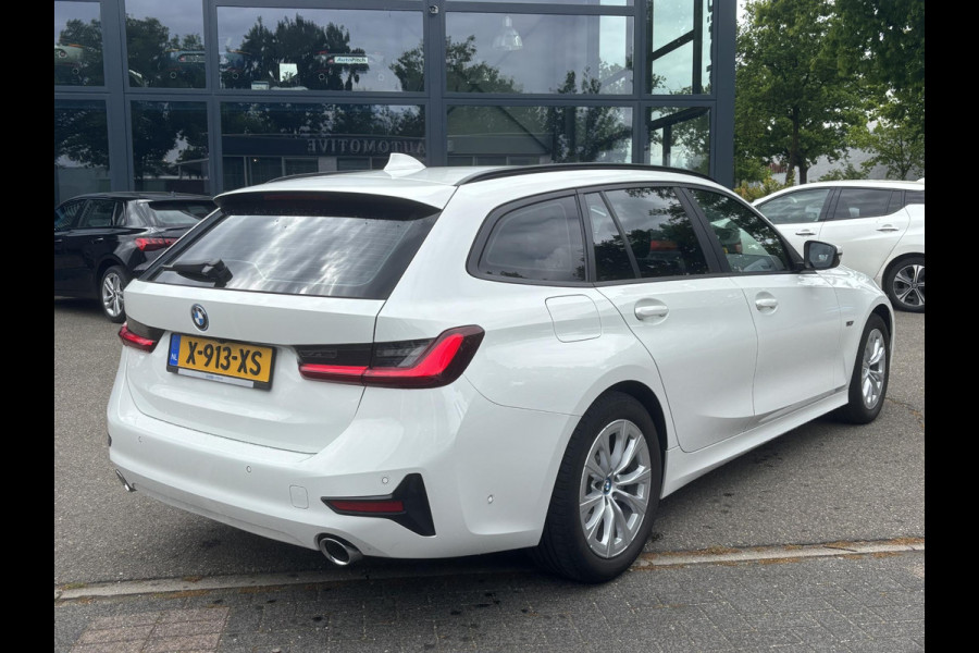 BMW 3 Serie Touring 330e High Executive TREKHAAK AFNEEMBAAR | LASERLIGHT | HEAD UP