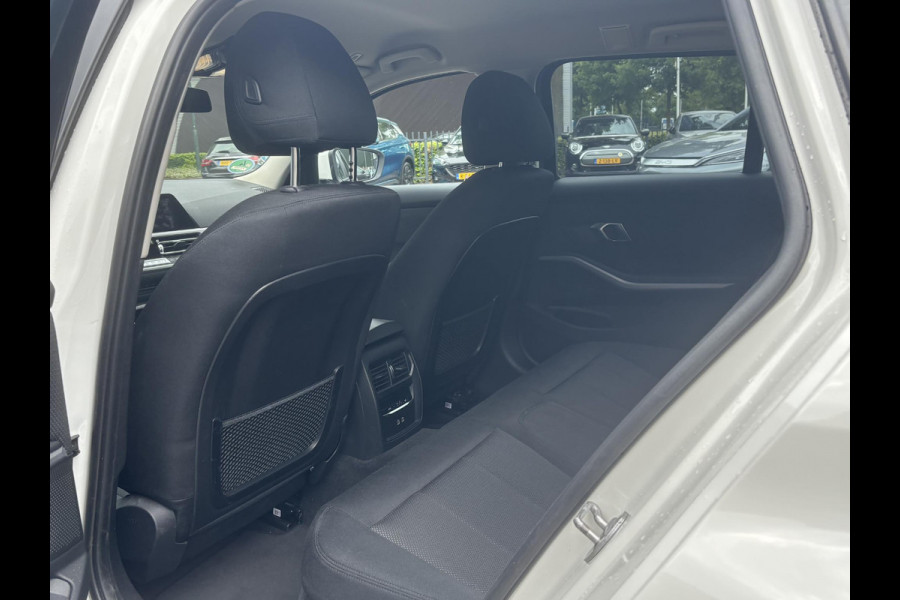BMW 3 Serie Touring 330e High Executive TREKHAAK AFNEEMBAAR | LASERLIGHT | HEAD UP