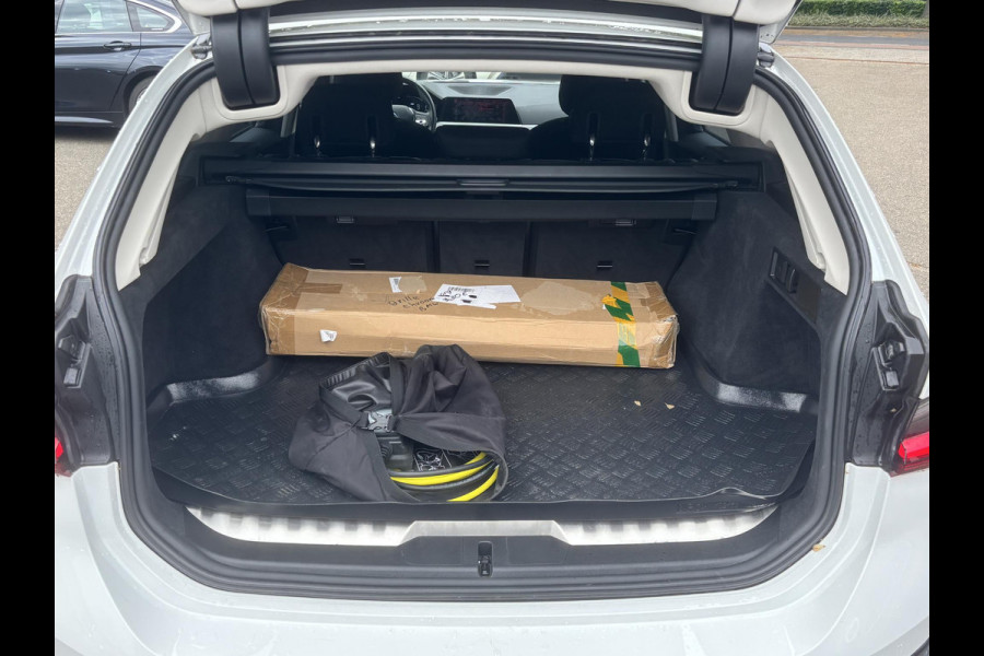 BMW 3 Serie Touring 330e High Executive TREKHAAK AFNEEMBAAR | LASERLIGHT | HEAD UP