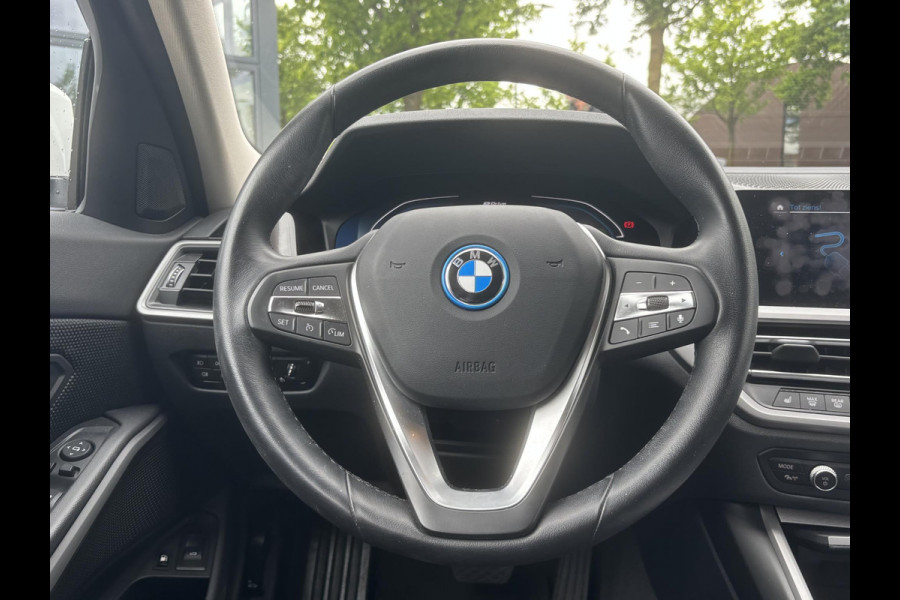 BMW 3 Serie Touring 330e High Executive TREKHAAK AFNEEMBAAR | LASERLIGHT | HEAD UP