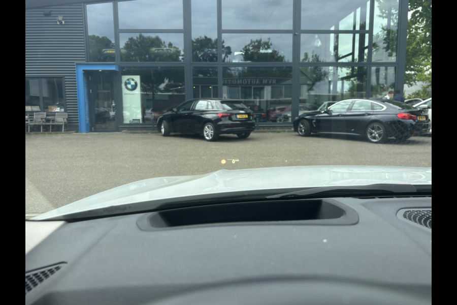 BMW 3 Serie Touring 330e High Executive TREKHAAK AFNEEMBAAR | LASERLIGHT | HEAD UP