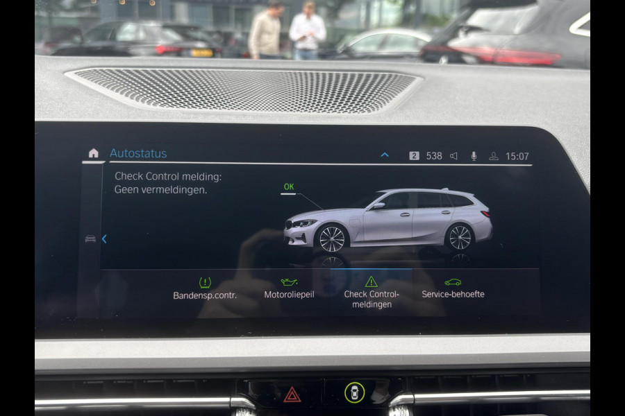 BMW 3 Serie Touring 330e High Executive TREKHAAK AFNEEMBAAR | LASERLIGHT | HEAD UP
