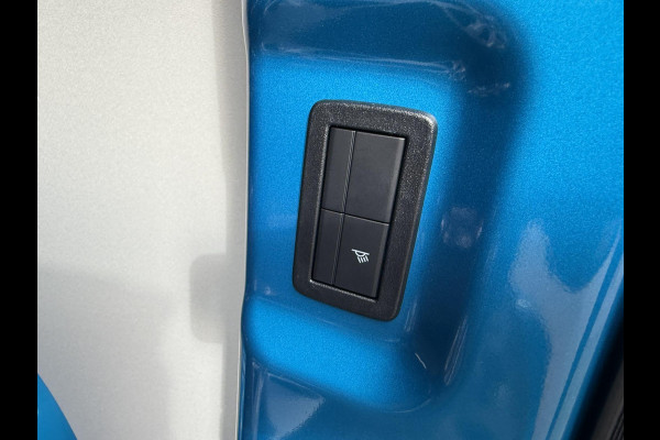 Ford Transit Custom 300 2.0 TDCI L2H1 Limited DC 136pk | SCI | Dubbele Cabine | Digital Aqua Blue | Trekhaak | Dubbele Schuifdeur | Bijrijdersstoel | Sidesteps | Bumperpakket | Zwarte velgen  | Stoelverwarming | Camera