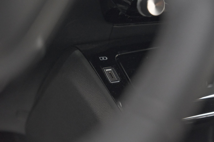 Peugeot 208 PureTech 100 Allure Pack | Adaptieve Cruise Control | Camera | Stoelverwarming | Apple Carplay | Parkeersensoren